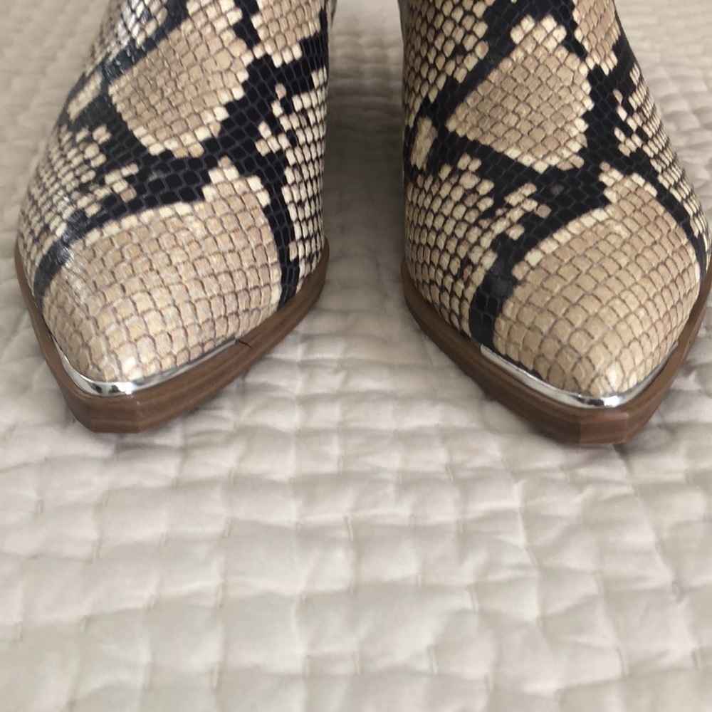 Marc Fisher Yale Chelsea Snake Print Leather Bootie Size 6 NWT - Picture 5 of 16